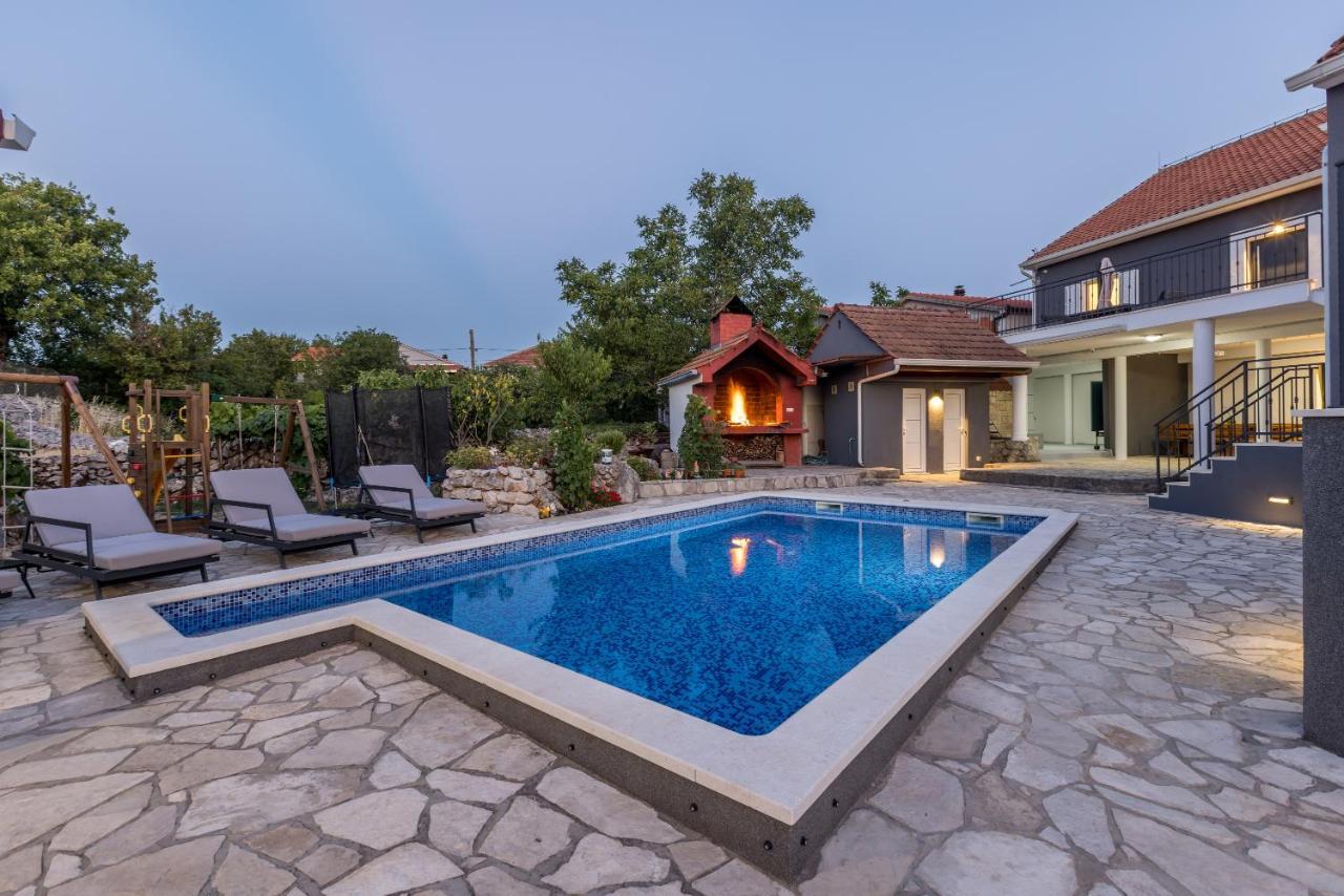 Holiday Home Luka Nova Sela ภายนอก รูปภาพ