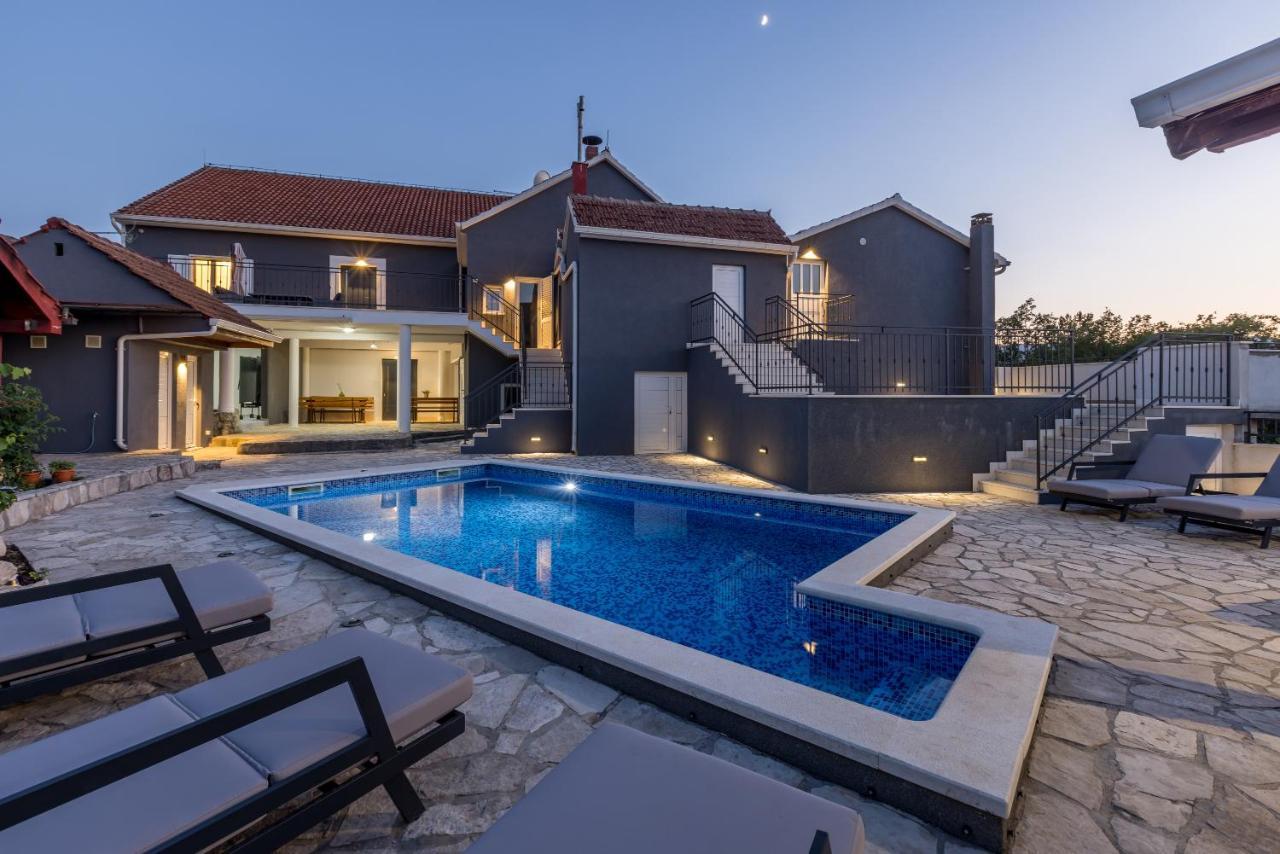 Holiday Home Luka Nova Sela ภายนอก รูปภาพ
